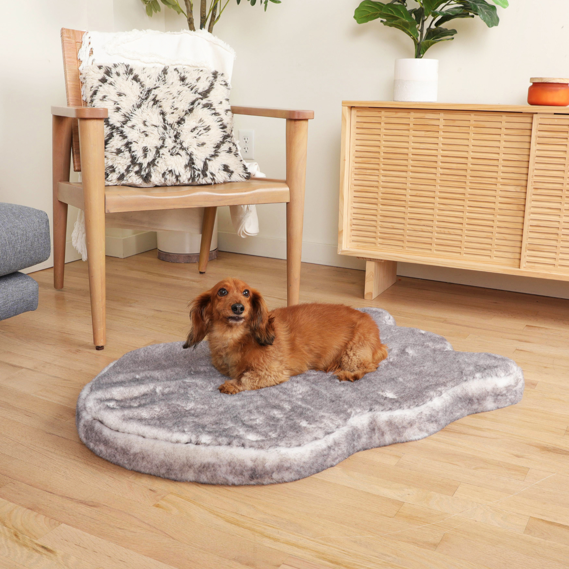 PupRug® Luxe Faux Fur Orthopedic Dog Bed - Ultra Soft Chinchilla