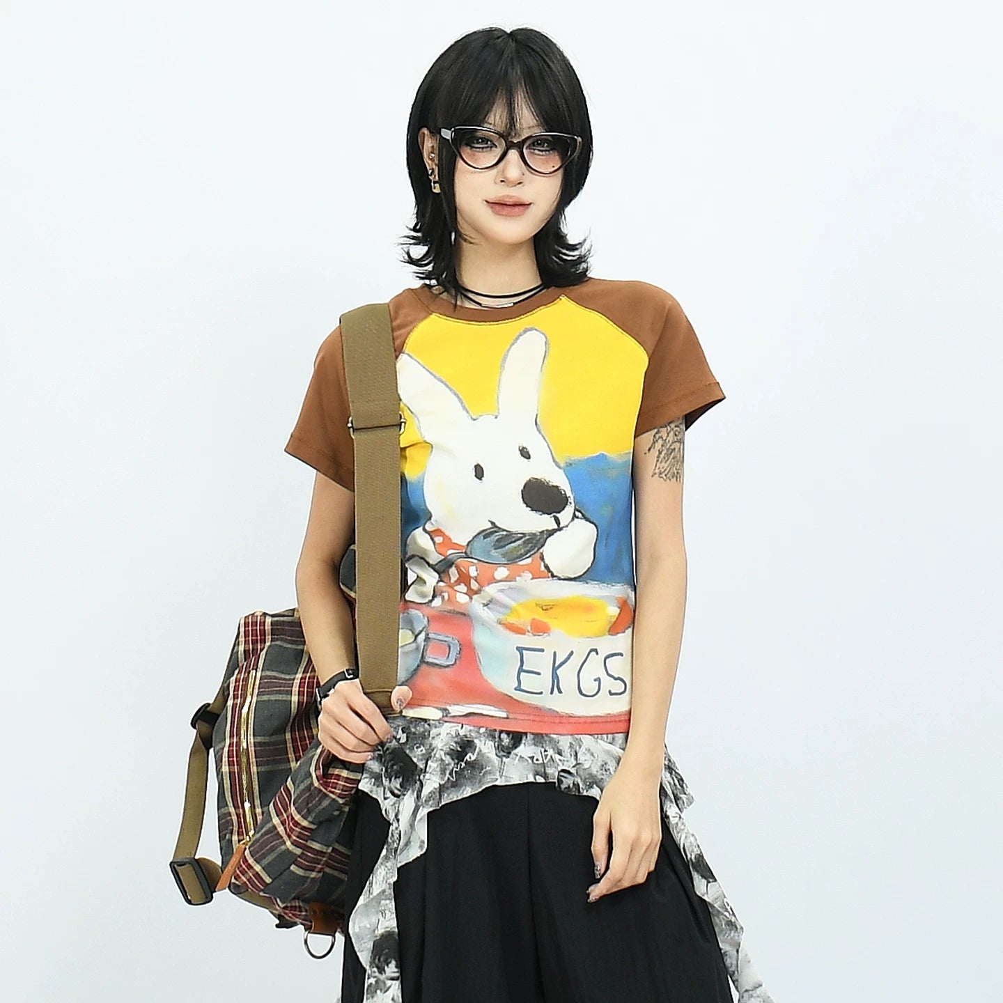 OV original American retro oil painting rabbit contrasting short sleeved T-shirt for women in summer, shoulder length short, short top ins
